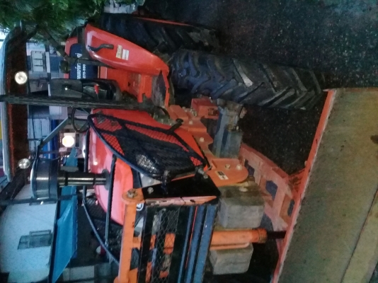 KUBOTA M7040 3181ชั่วโมง รถสวย พร้อมใช้งาน ยางหน้าใหม่ อุปกรณ์2ชิ้น เล่มพร้อม ราคาต่อรองได้ สอบถาม0872976734