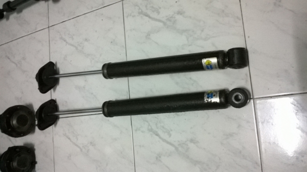 ขายโช็คอัพหลังBILSTEIN germany ถอดออกจากe30 1คู่ สภาพดีราคา2500 โทร0924462525โส กทม