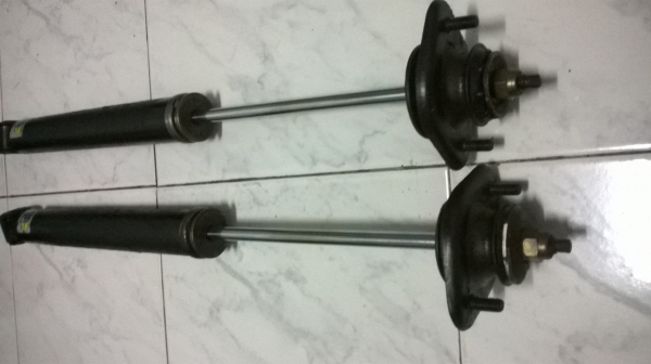 ขายโช็คอัพหลังBILSTEIN germany ถอดออกจากe30 1คู่ สภาพดีราคา2500 โทร0924462525โส กทม