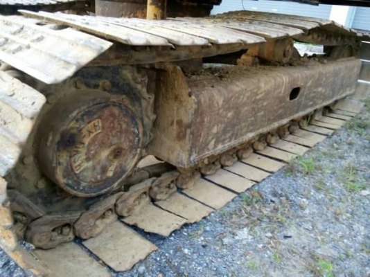 KOMATSU pc60-3 มีบุ้งกี๋และหัวคีบไม้ รถใช้งานได้ปกติ เครื่องดี ช่วงล่างใช้ได้ ราคาต่อรองได้ 08729767
