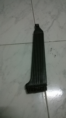 ขายแป้น ขาเหยียบคันเร่ง bmw e30  สภาพดี ราคา500 โทร0924462525 โส กทม
