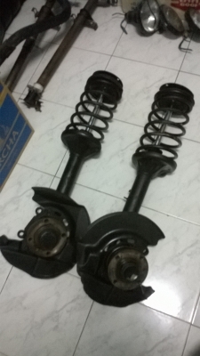 ขายชุดโช็คหน้าเดิมbmw e30แกนใหญ่ สภาพดีแกนไม่เป็นตามด 1คู่ ราคา3500 โทร0924462525โส กทม