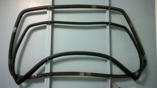 ขายขอบยางขอบกระจกบังลมหน้า-หลัง bmw e30 หน้าราคา1200บาท หลังราคา700บาทโทร0924462525โส กทม