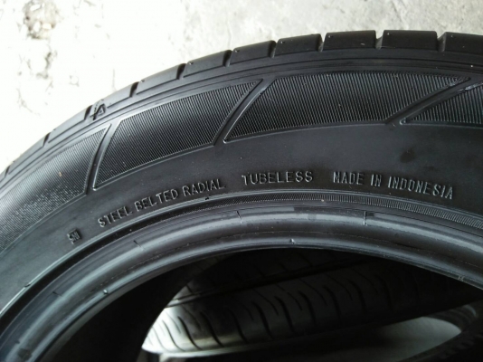 215/55R17. DUNLOP ปี14. ชุด 4 เส้น โทร.063-286-3551 ตจว.ส่งได้ครับ