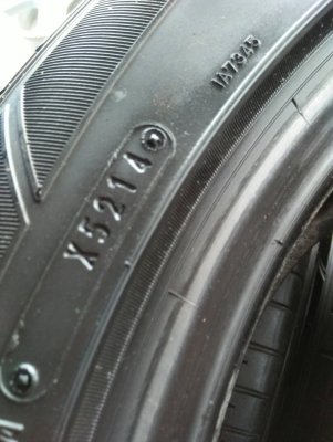 215/55R17. DUNLOP ปี14. ชุด 4 เส้น โทร.063-286-3551 ตจว.ส่งได้ครับ