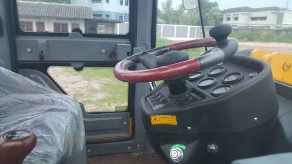 ขาย รถตัก LINGONG T926L รถใหม่แกะกล่อง เครื่อง 4 สูบ เอวอ่อน เกียร์ทอค เอกสารใบอินวอยซ์ ขาย รถตัก LINGONG T926L รถใหม่แกะกล่อง เครื่อง 4 สูบ เอวอ่อน เกียร์ทอค เอกสารใบอินวอยซ์