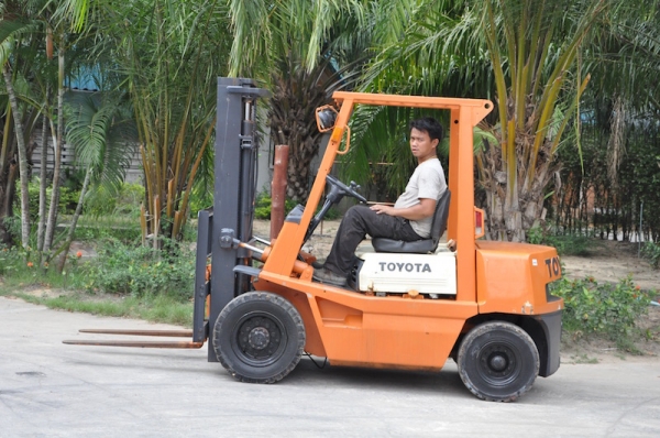 ขายFORKLIFT TOTOTA รุ่น4FG25(2.5ตัน) สวยเดิมจากญี่ปุ่น ยังไม่เคยใช้ในไทย 135,000เท่านั้น!!