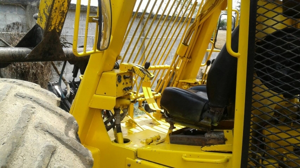 รถคีบสามล้อ