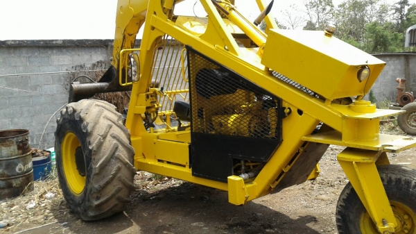 รถคีบสามล้อ