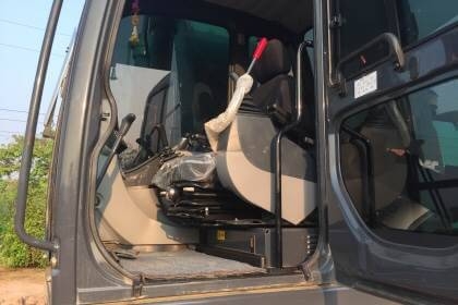 ขายดาวน์ 560,000  KOBELCO  SK 200-8 XM  ทำงาน 2,003  ชม.  ( PM 7000 ช่ัวโมง )         ยอดจัด       48งวดละ 94,895 = 4,554,960 บาท         ผ่อนแล้ว      11งวดx94,895 = 1,043,845 บาท           คงเหลือ        37งวด x 94,895 = 3,511,115 บาท    ขายดาวน์    560