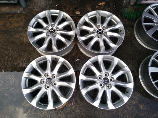 แม็ก Mazda 3 SkyActiveขอบ 18 สภาพสวยถอดป้ายแดง มีรอยบ้างเล็กน้อย เดิมๆ   ราคา 4 วง 6,900 บาท
