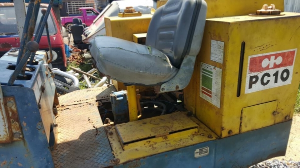 ขายรถขุดแบ็คโค komatsu PC10 เครื่องสองสูบ สภาพพร้อมใช้งาน