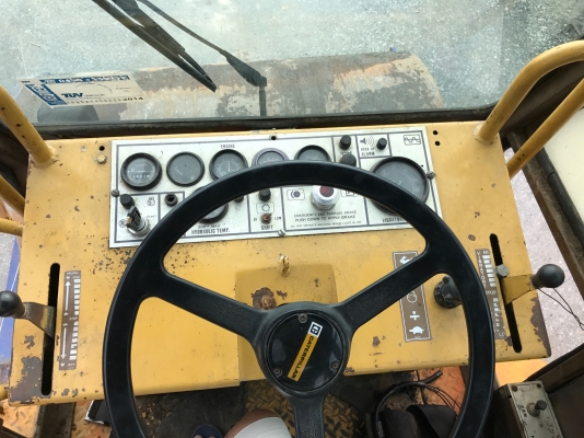 ขายรถบดสั่นสะเทือนCATERPILLARรุ่นCS-433Bหนัก11ตันรถนอกนำเข้า ไม่เคยใช้งานในไทย มีเอกสารพร้อมหน้าเหล็กหลังยาง2ล้อ  บดอัดสั่นสเทือนได้   เครื่องยนต์ดีเซล4สูบ สภาพดีพร้อมใช้งานมีให้เลือกหลายคันหลายขนาด