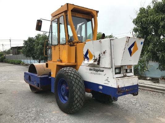 ขายรถบดสั่นสะเทือนCATERPILLARรุ่นCS-433Bหนัก11ตันรถนอกนำเข้า ไม่เคยใช้งานในไทย มีเอกสารพร้อมหน้าเหล็กหลังยาง2ล้อ  บดอัดสั่นสเทือนได้   เครื่องยนต์ดีเซล4สูบ สภาพดีพร้อมใช้งานมีให้เลือกหลายคันหลายขนาด