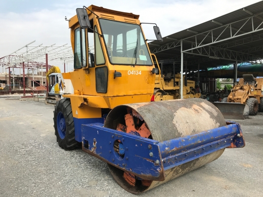 ขายรถบดสั่นสะเทือนCATERPILLARรุ่นCS-433Bหนัก11ตันรถนอกนำเข้า ไม่เคยใช้งานในไทย มีเอกสารพร้อมหน้าเหล็กหลังยาง2ล้อ  บดอัดสั่นสเทือนได้   เครื่องยนต์ดีเซล4สูบ สภาพดีพร้อมใช้งานมีให้เลือกหลายคันหลายขนาด