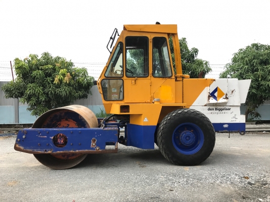 ขายรถบดสั่นสะเทือนCATERPILLARรุ่นCS-433Bหนัก11ตันรถนอกนำเข้า ไม่เคยใช้งานในไทย มีเอกสารพร้อมหน้าเหล็กหลังยาง2ล้อ  บดอัดสั่นสเทือนได้   เครื่องยนต์ดีเซล4สูบ สภาพดีพร้อมใช้งานมีให้เลือกหลายคันหลายขนาด