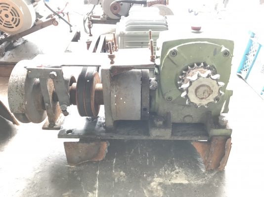 ( เหลือ 1ตัวครับ )ขายมอเตอร์พร้อมเกียร์ชุดประตูม้วน ขนาด 1HP. 380V สภาพสวยเดิมๆ พร้อมใช้งาน มี 3ชุดครับ