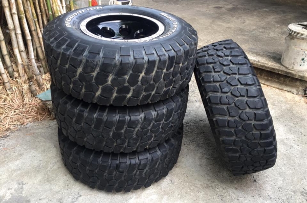 ล้อหยดน้ำ ลายMax1 ขอบ16x9 ยางBF Mud KM2 285/75/16