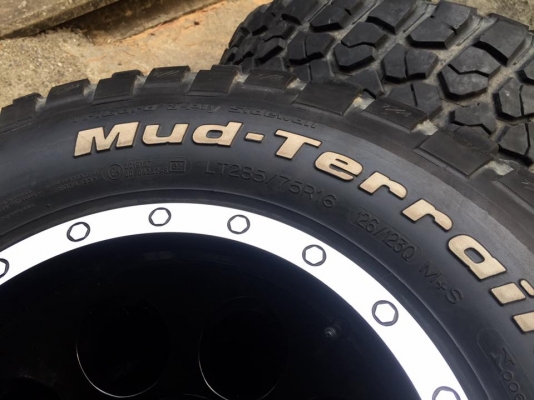 ล้อหยดน้ำ ลายMax1 ขอบ16x9 ยางBF Mud KM2 285/75/16