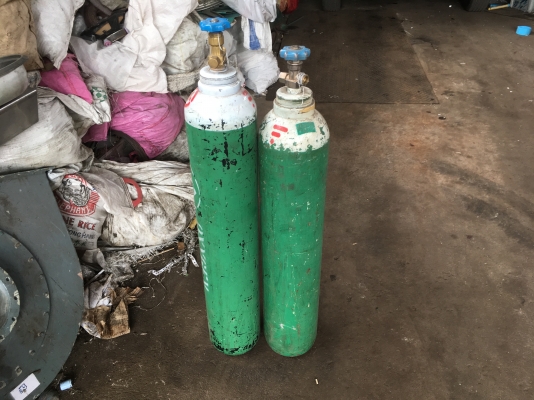 ขาย...ท่อลมสองท่อ