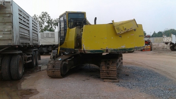 ขายตามสภาพ แบคโฮ KOMATSU PC200-5 คอนโทรลยาว ไฟฟ้าครบ เครื่องพังเสื้อทะลุ เอกสารใบอินวอยซ์ ราคาต่อรองได้ครับ