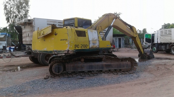 ขายตามสภาพ แบคโฮ KOMATSU PC200-5 คอนโทรลยาว ไฟฟ้าครบ เครื่องพังเสื้อทะลุ เอกสารใบอินวอยซ์ ราคาต่อรองได้ครับ
