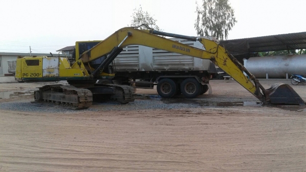 ขายตามสภาพ แบคโฮ KOMATSU PC200-5 คอนโทรลยาว ไฟฟ้าครบ เครื่องพังเสื้อทะลุ เอกสารใบอินวอยซ์ ราคาต่อรองได้ครับ