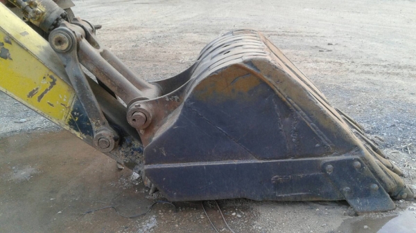 ขายตามสภาพ แบคโฮ KOMATSU PC200-5 คอนโทรลยาว ไฟฟ้าครบ เครื่องพังเสื้อทะลุ เอกสารใบอินวอยซ์ ราคาต่อรองได้ครับ