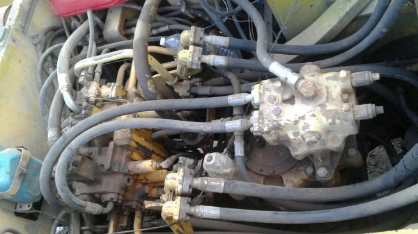 ขายตามสภาพ แบคโฮ KOMATSU PC200-5 คอนโทรลยาว ไฟฟ้าครบ เครื่องพังเสื้อทะลุ เอกสารใบอินวอยซ์ ราคาต่อรองได้ครับ