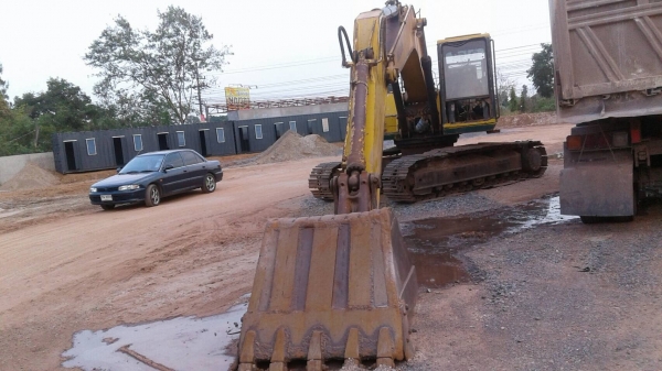 ขายตามสภาพ แบคโฮ KOMATSU PC200-5 คอนโทรลยาว ไฟฟ้าครบ เครื่องพังเสื้อทะลุ เอกสารใบอินวอยซ์ ราคาต่อรองได้ครับ