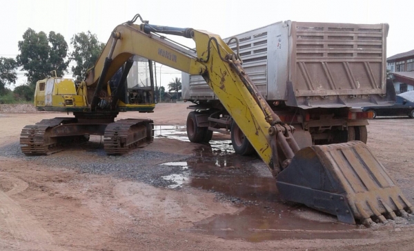 ขายตามสภาพ แบคโฮ KOMATSU PC200-5 คอนโทรลยาว ไฟฟ้าครบ เครื่องพังเสื้อทะลุ เอกสารใบอินวอยซ์ ราคาต่อรองได้ครับ