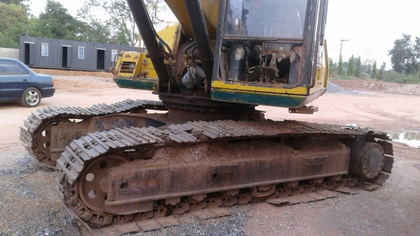 ขายตามสภาพ แบคโฮ KOMATSU PC200-5 คอนโทรลยาว ไฟฟ้าครบ เครื่องพังเสื้อทะลุ เอกสารใบอินวอยซ์ ราคาต่อรองได้ครับ