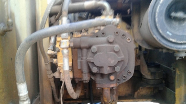 ขายตามสภาพ แบคโฮ KOMATSU PC200-5 คอนโทรลยาว ไฟฟ้าครบ เครื่องพังเสื้อทะลุ เอกสารใบอินวอยซ์ ราคาต่อรองได้ครับ