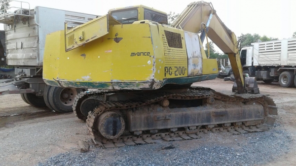 ขายตามสภาพ แบคโฮ KOMATSU PC200-5 คอนโทรลยาว ไฟฟ้าครบ เครื่องพังเสื้อทะลุ เอกสารใบอินวอยซ์ ราคาต่อรองได้ครับ