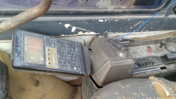 ขายตามสภาพ แบคโฮ KOMATSU PC200-5 คอนโทรลยาว ไฟฟ้าครบ เครื่องพังเสื้อทะลุ เอกสารใบอินวอยซ์ ราคาต่อรองได้ครับ