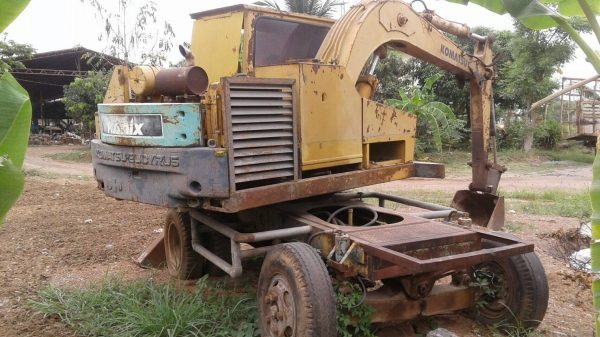 ขาย แบคโฮ KOMATSU PC60 ล้อยาง 6 ล้อ เพลาเดียว รถใช้งานได้ปกติ ราคาต่อรองได้ครับ