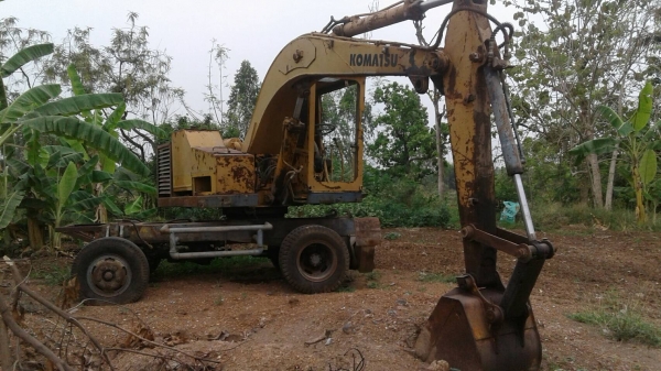 ขาย แบคโฮ KOMATSU PC60 ล้อยาง 6 ล้อ เพลาเดียว รถใช้งานได้ปกติ ราคาต่อรองได้ครับ
