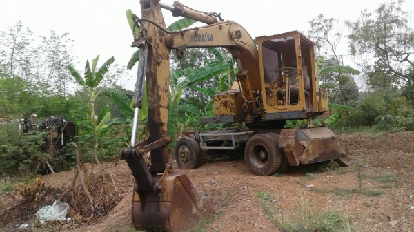 ขาย แบคโฮ KOMATSU PC60 ล้อยาง 6 ล้อ เพลาเดียว รถใช้งานได้ปกติ ราคาต่อรองได้ครับ