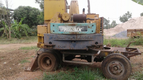ขาย แบคโฮ KOMATSU PC60 ล้อยาง 6 ล้อ เพลาเดียว รถใช้งานได้ปกติ ราคาต่อรองได้ครับ