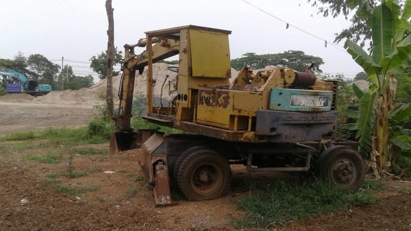 ขาย แบคโฮ KOMATSU PC60 ล้อยาง 6 ล้อ เพลาเดียว รถใช้งานได้ปกติ ราคาต่อรองได้ครับ