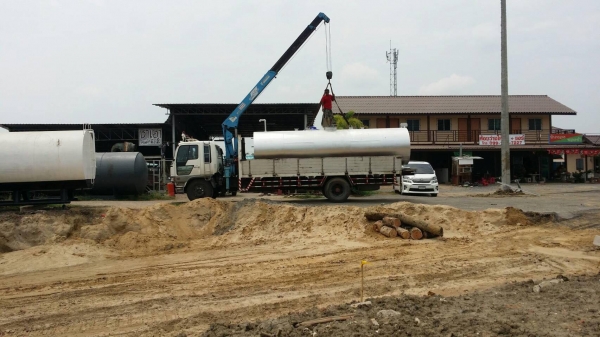 ถังน้ำมัน สีเงินวิ้งๆ ทำสีนิ้งสุดๆครับ 12,000 ลิตร จัดส่งเชียงรายวันนี้ครับ  ขอบคุณที่อุดหนุนครับ