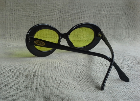 แว่นตาอเมริกันบุปผาชน ยุค &#039;80s  โมเดล &#039;เคิร์ท โคเบน&#039;  Vintage BLACK FLYS handmade in USA