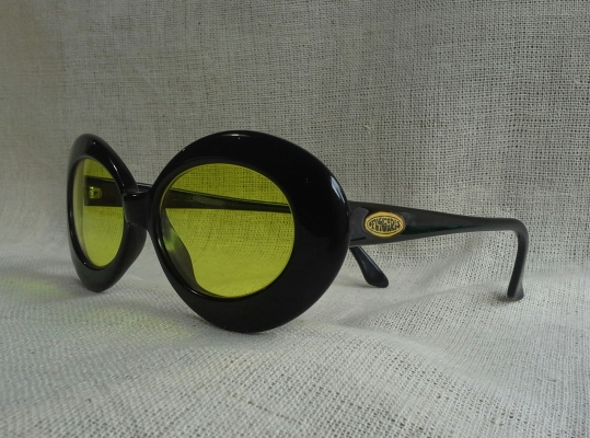 แว่นตาอเมริกันบุปผาชน ยุค &#039;80s  โมเดล &#039;เคิร์ท โคเบน&#039;  Vintage BLACK FLYS handmade in USA