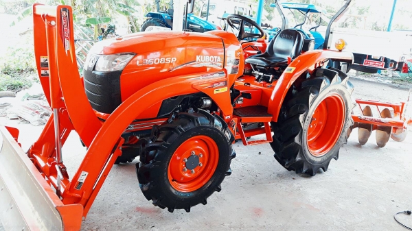 ขายรถไถคูโบต้า  KUBOTA   L 3608SP พร้อมชุดใบมีดดันหน้าคานบน  ผาน6