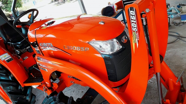 ขายรถไถคูโบต้า  KUBOTA   L 3608SP พร้อมชุดใบมีดดันหน้าคานบน  ผาน6