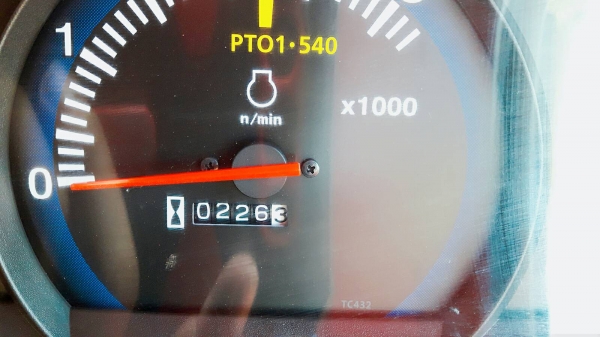 KUBOTA  L 4708 SP (4WD)  2 เพลา   สภาพใหม่สวยๆ   ชั่วโมงใช้   งานน้อย  สีเดิมทั้งคัน  พร้อมชุดใบมีดดันหน้า  ผาน6X24