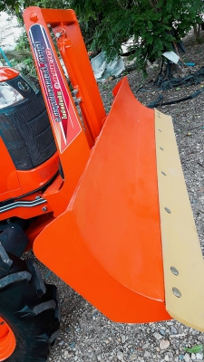 KUBOTA  L 4708 SP (4WD)  2 เพลา   สภาพใหม่สวยๆ   ชั่วโมงใช้   งานน้อย  สีเดิมทั้งคัน  พร้อมชุดใบมีดดันหน้า  ผาน6X24