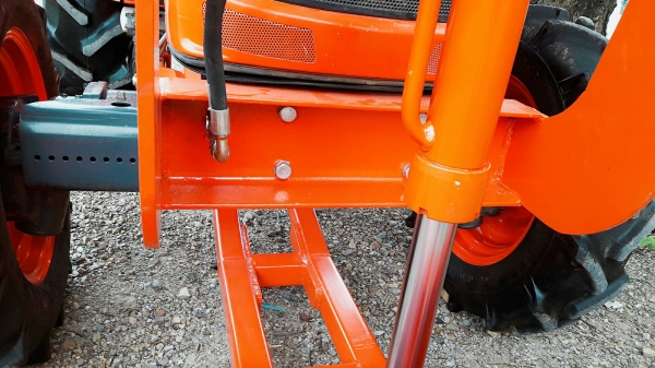 KUBOTA  L 4708 SP (4WD)  2 เพลา   สภาพใหม่สวยๆ   ชั่วโมงใช้   งานน้อย  สีเดิมทั้งคัน  พร้อมชุดใบมีดดันหน้า  ผาน6X24