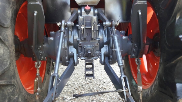 KUBOTA  L 4708 SP (4WD)  2 เพลา   สภาพใหม่สวยๆ   ชั่วโมงใช้   งานน้อย  สีเดิมทั้งคัน  พร้อมชุดใบมีดดันหน้า  ผาน6X24