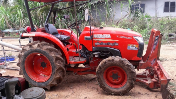 รถไถ 36 แรงปี  54 อุปกร 2 อย่าง   ซ. ม  2700  นิด ฯฯ   ราคาเบาฯฯ  280000   บาท  วันทูคอล 098 668-3479 dtac 094 289-9369 สิทธิ์ คับ